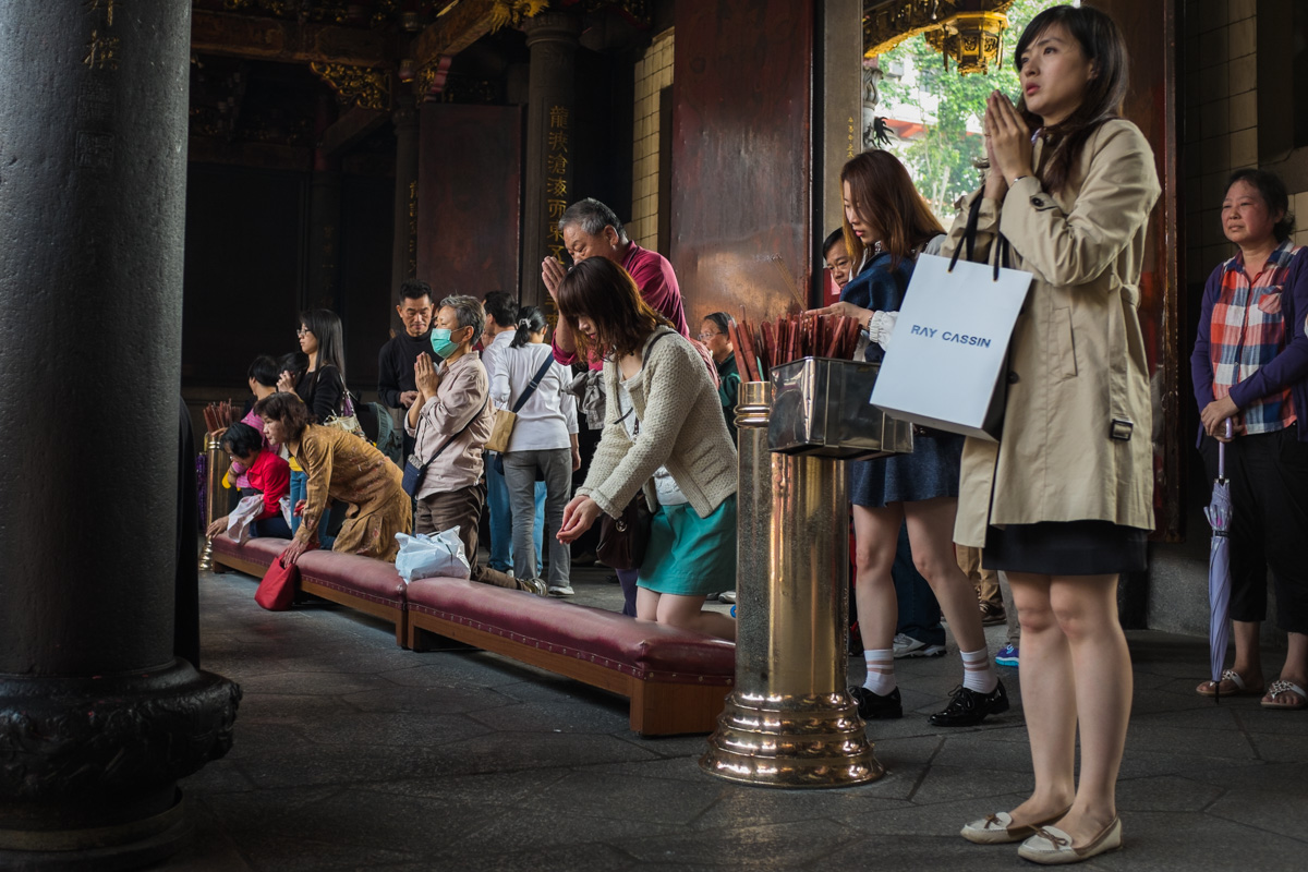 People at Longshan Temple