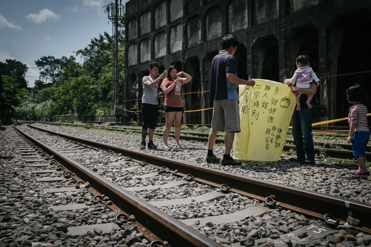 Preparing a sky lantern