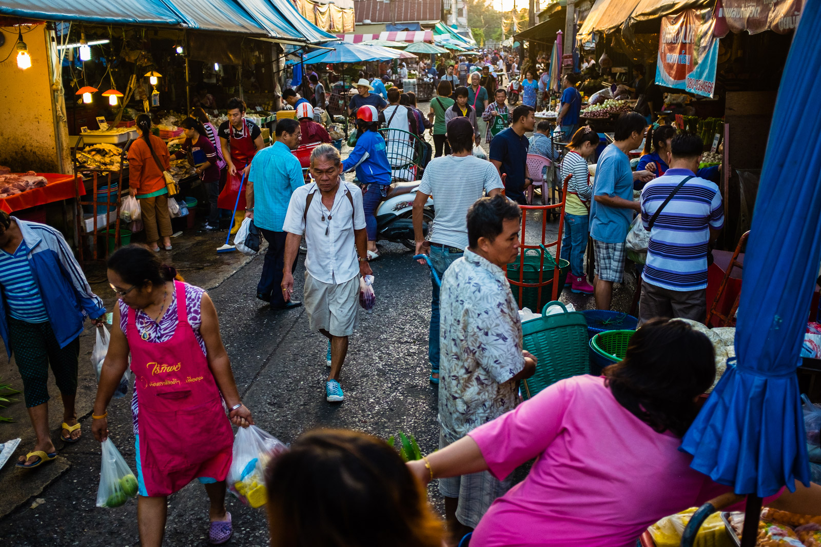 5AM Muang Mai Market